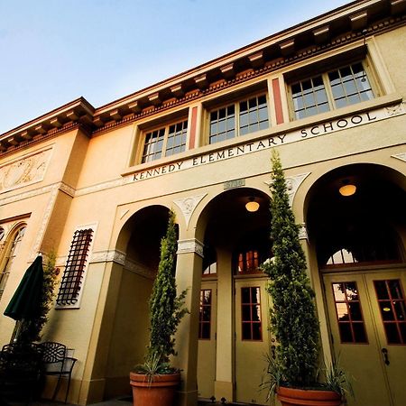 Hotel McMenamins Kennedy School Portland Exterior foto