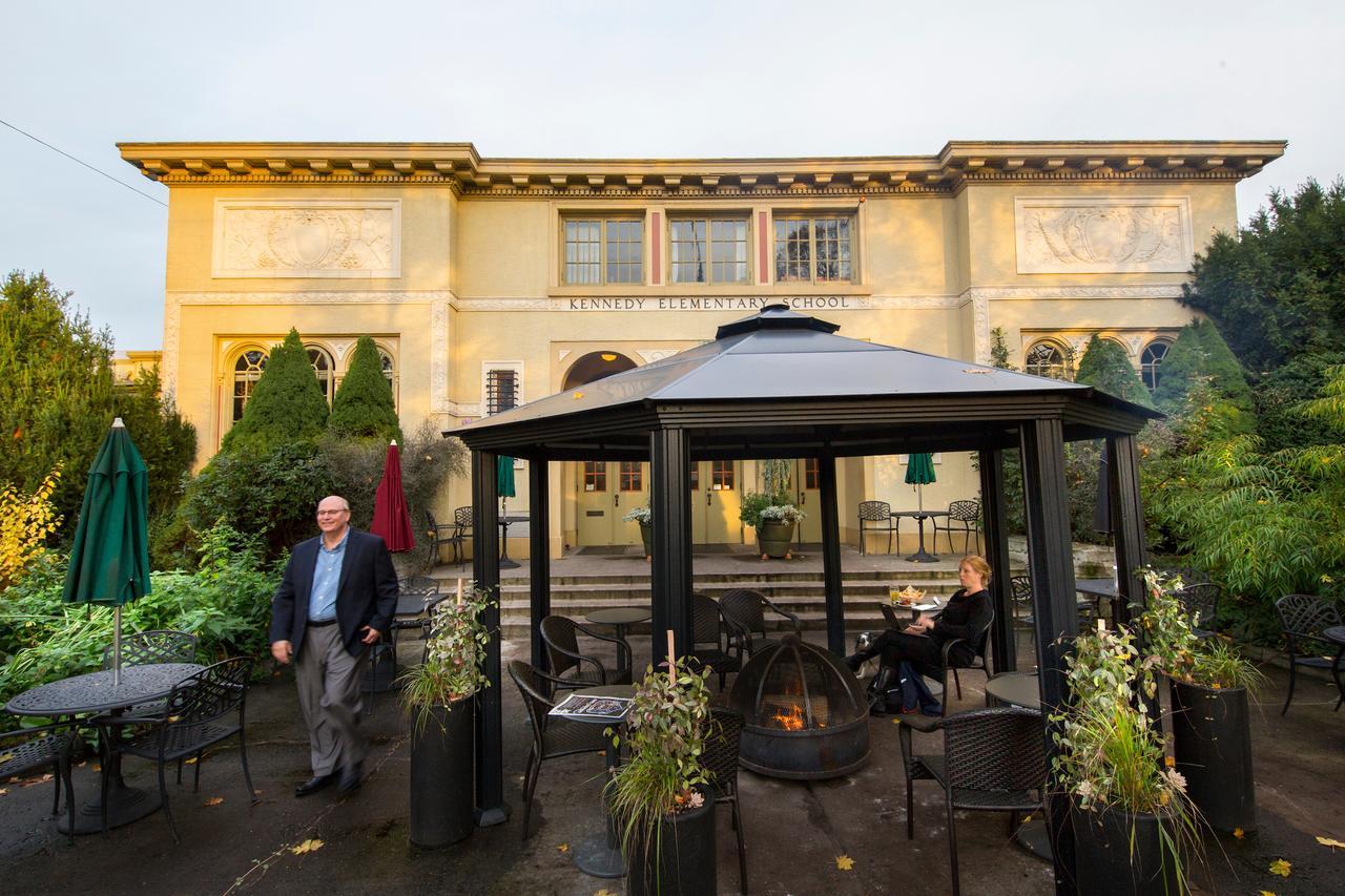 Hotel McMenamins Kennedy School Portland Exterior foto