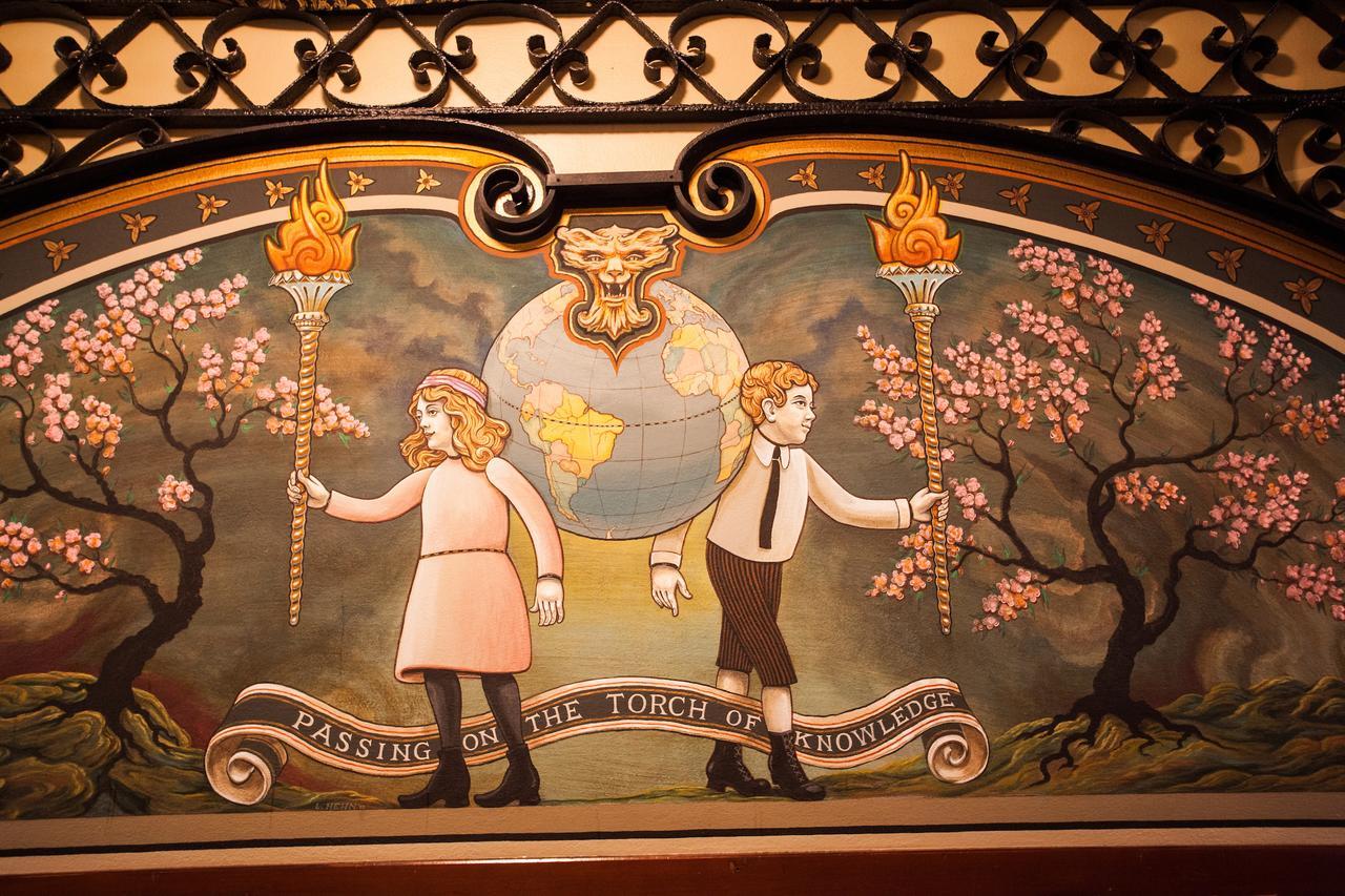 Hotel McMenamins Kennedy School Portland Exterior foto