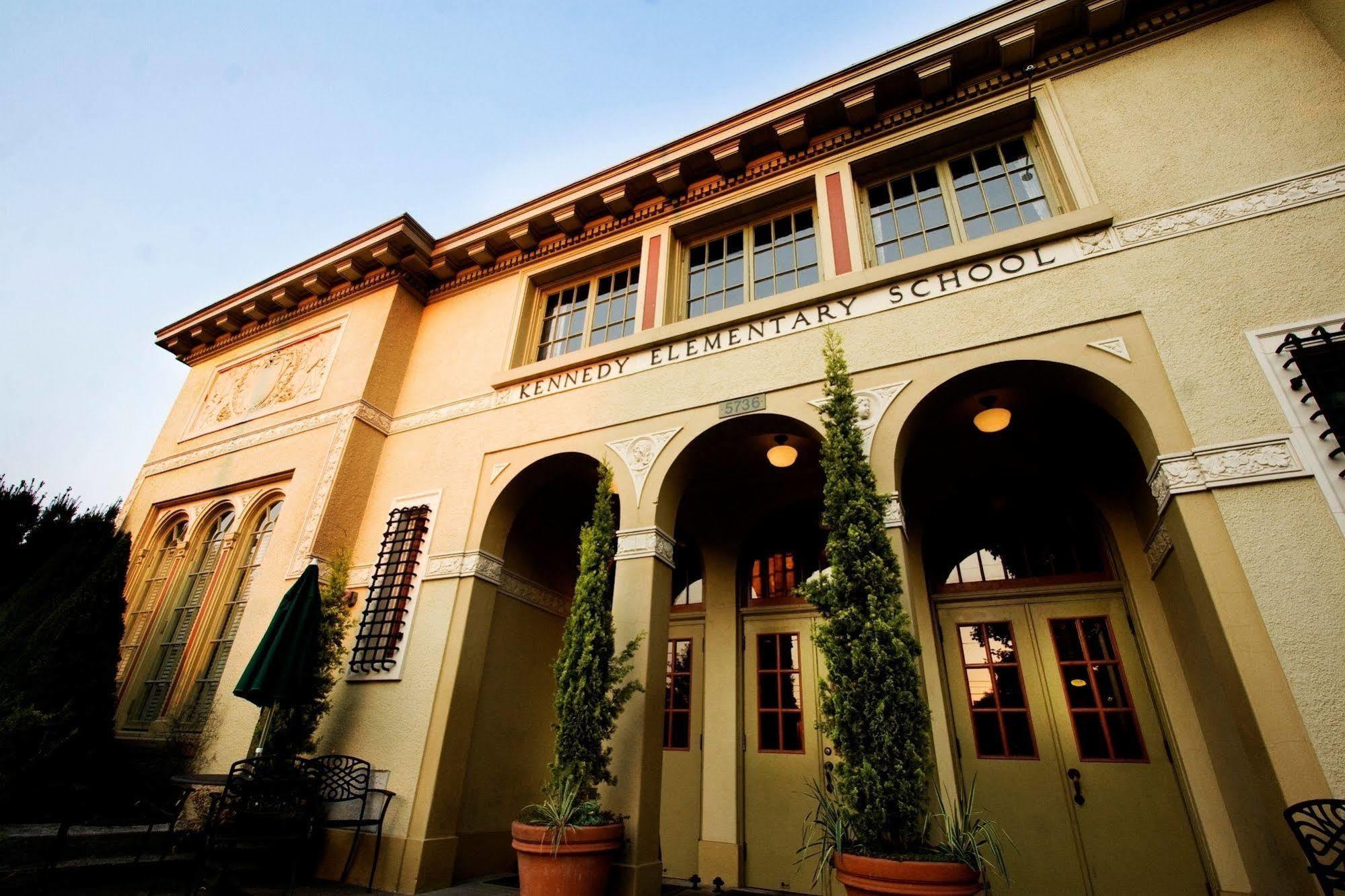 Hotel McMenamins Kennedy School Portland Exterior foto
